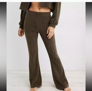 NWOT Aerie Groove on flares